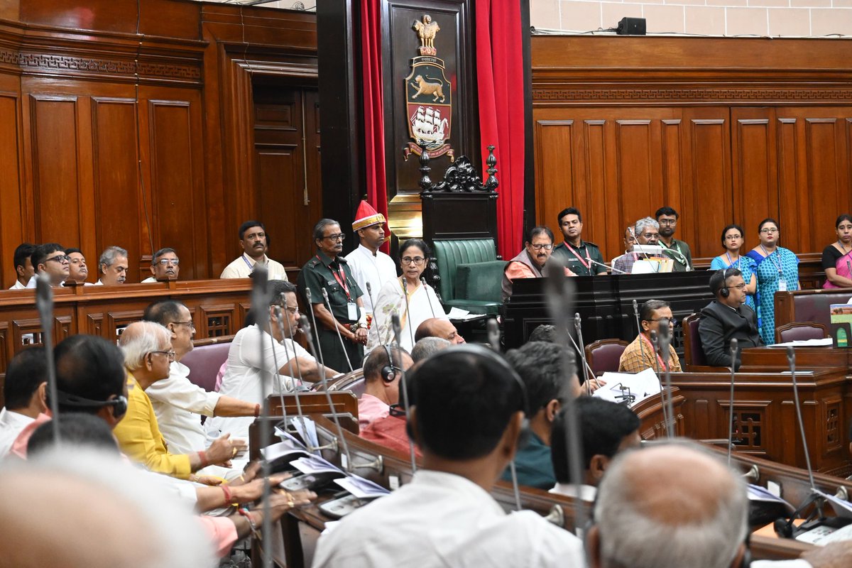 Nilanjan Das (@nilanjandasaitc) on Twitter photo Honāble CM <a href="/MamataOfficial/">Mamata Banerjee</a> delivered a clear & strong message from the West Bengal Vidhan Sabha: No one will be spared if wetlands or ponds are filled illegally. The Govt will take strict action against such violations.
She urged the Urban Development & Environment Depts to Honāble CM <a href="/MamataOfficial/">Mamata Banerjee</a> delivered a clear & strong message from the West Bengal Vidhan Sabha: No one will be spared if wetlands or ponds are filled illegally. The Govt will take strict action against such violations.
She urged the Urban Development & Environment Depts to