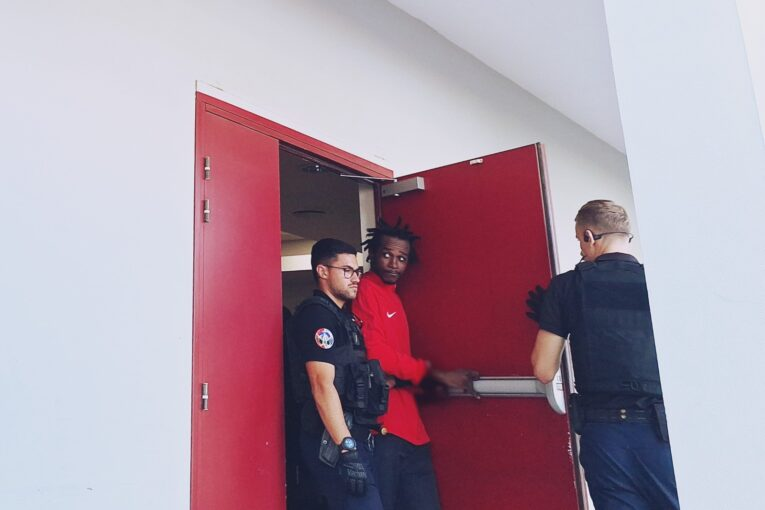 linfokwezi's tweet photo. 3 et 4 ans de prison pour deux jeunes de Labattoir : https://t.co/ISaBMKXsPS
#mayotte #tribunal #justice #labattoir https://t.co/X4g2mWJOBV