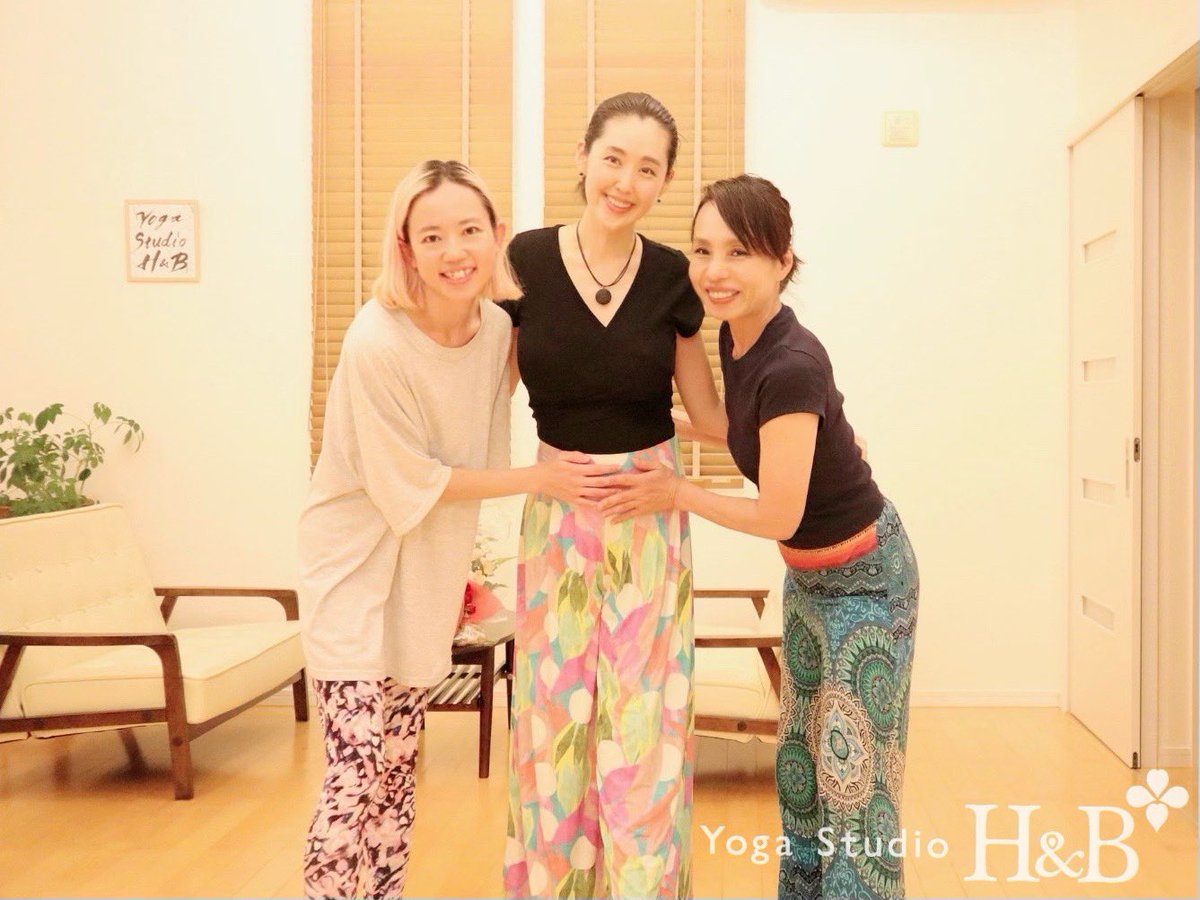 YogaStudioHB1's tweet photo. KIYOMI先生ラストクラス✨
新しい命と一緒に、新しいステージへ。
笑顔と涙と「ありがとう」があふれた夜。
KIYOMI先生❣️出産&子育てファイト✨
みんなずっと応援してるよ😊
#ヨガ #HBYOGA #羽生市 https://t.co/3d4iIeTbOF
