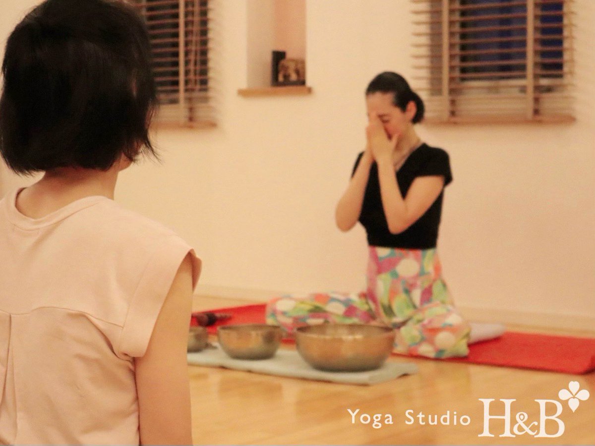 YogaStudioHB1's tweet photo. KIYOMI先生ラストクラス✨
新しい命と一緒に、新しいステージへ。
笑顔と涙と「ありがとう」があふれた夜。
KIYOMI先生❣️出産&子育てファイト✨
みんなずっと応援してるよ😊
#ヨガ #HBYOGA #羽生市 https://t.co/3d4iIeTbOF