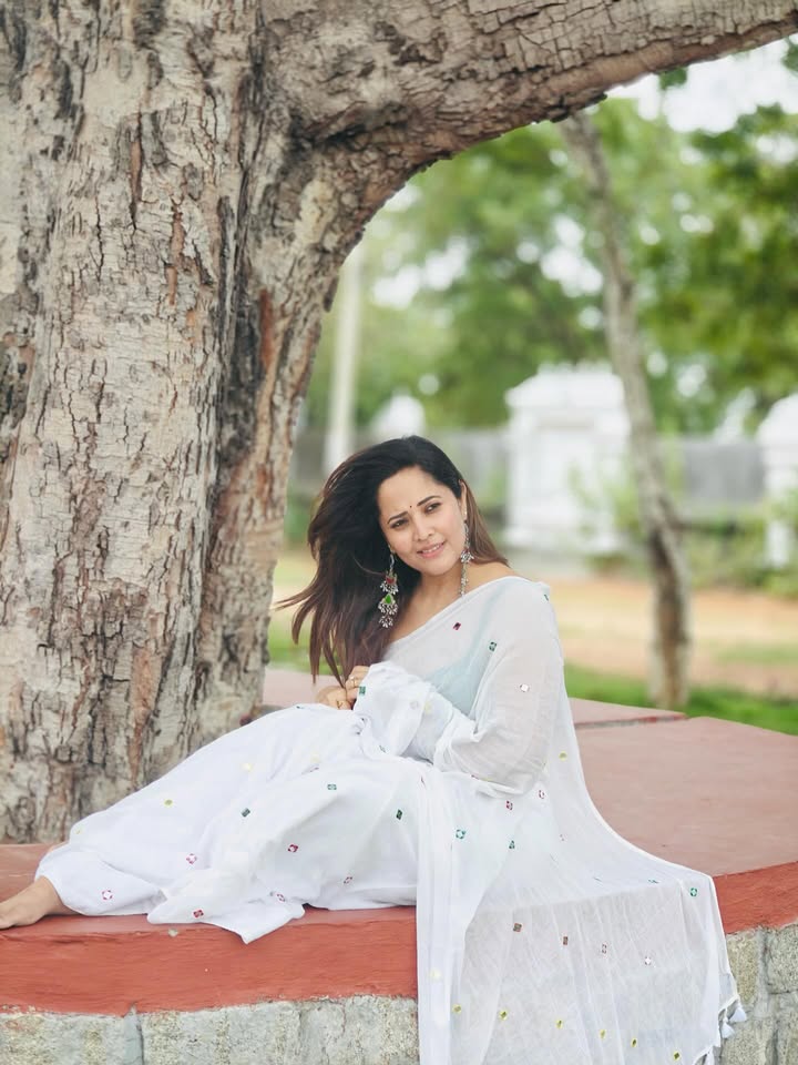govtjobsalert26's tweet photo. 🎯 #AnasuyaThread
#Anasuya New Look https://t.co/OoKFssjAyl