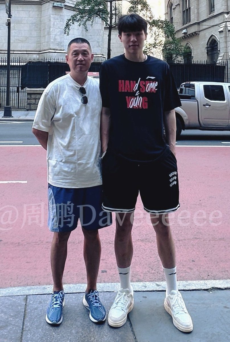 freewave3's tweet image. I had no idea Hansen Yang had his own merch.. I have him too low..