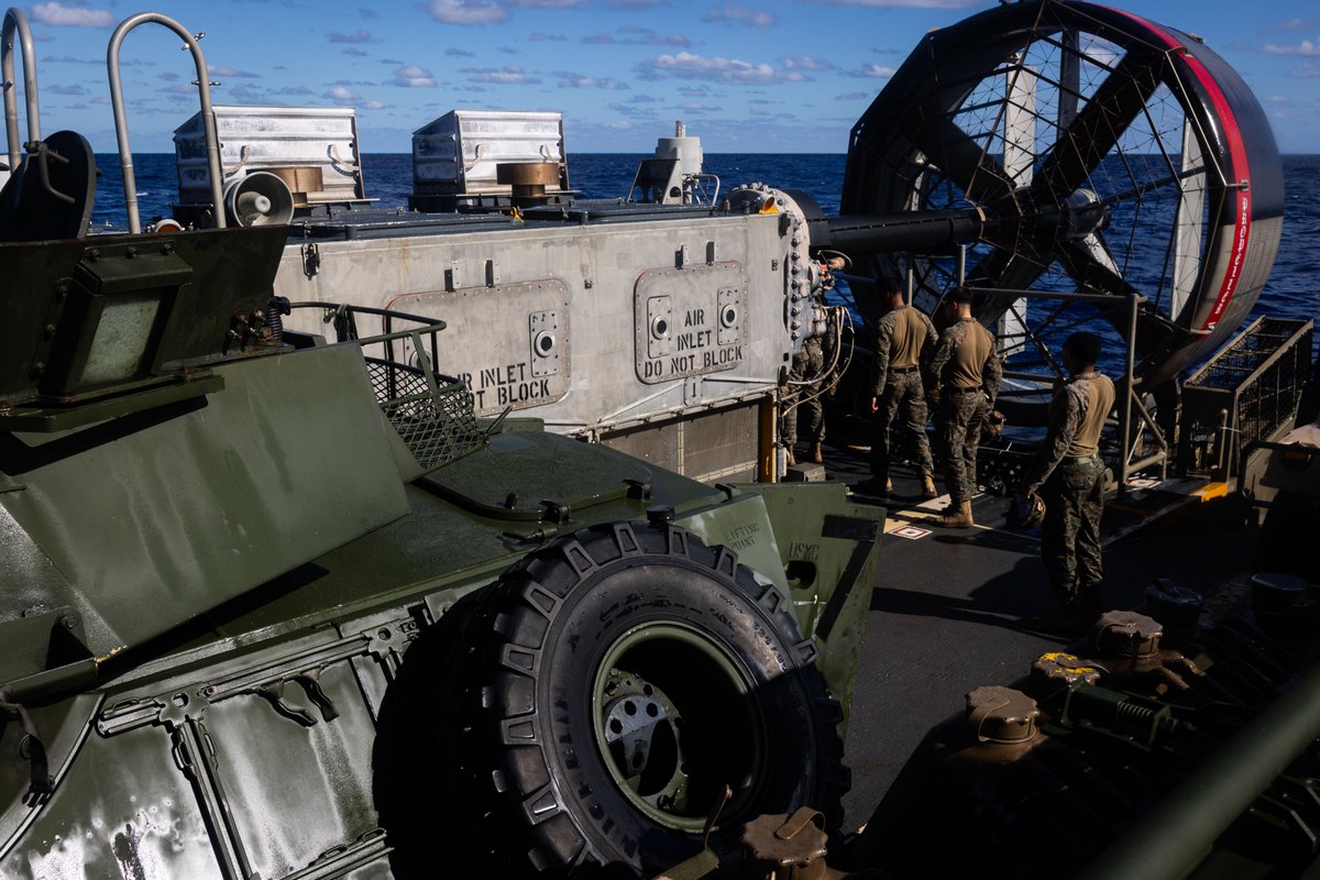 mcipac_jp's tweet image. 6月11日、USSサンディエゴ(LPD22)艦上で海兵隊第31海兵遠征部隊が上陸用舟艇エアクッションに乗り込み、出航訓練を実施しました。これは同部隊と海軍部隊との連携を深め、スムーズにミッションを遂行するために不可欠です。