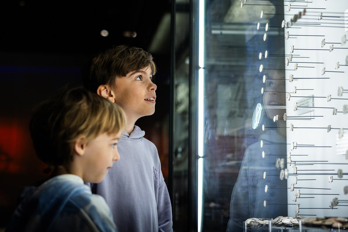 RomanBathsBath's tweet image. Looking for a day out that’s fun and fascinating? Bring the whole family to The Roman Baths! 🏛️👣A perfect mix of education, adventure and a bit of time travel.
#RomanBaths #FamilyDaysOut #RomanAdventure #ThingsToDoInBath #AquaeSulisExplorers