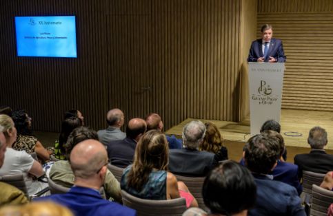 Fundación Patrimonio Comunal Olivarero (@pcolivarero) on Twitter photo Durante la clausura del XX aniversario de Grandes Pagos de Olivar, Luis Planas afirmó: “España no solo produce mucho, sino el mejor #aceitedeoliva” vía <a href="/gobmapa/">Ministerio de Agricultura, Pesca y Alimentación</a>
Estuche conmemorativo, venta exclusiva en <a href="/LaComunal_AOVE/">La Comunal</a>
mapa.gob.es/es/prensa/ulti… Durante la clausura del XX aniversario de Grandes Pagos de Olivar, Luis Planas afirmó: “España no solo produce mucho, sino el mejor #aceitedeoliva” vía <a href="/gobmapa/">Ministerio de Agricultura, Pesca y Alimentación</a>
Estuche conmemorativo, venta exclusiva en <a href="/LaComunal_AOVE/">La Comunal</a>
mapa.gob.es/es/prensa/ulti…