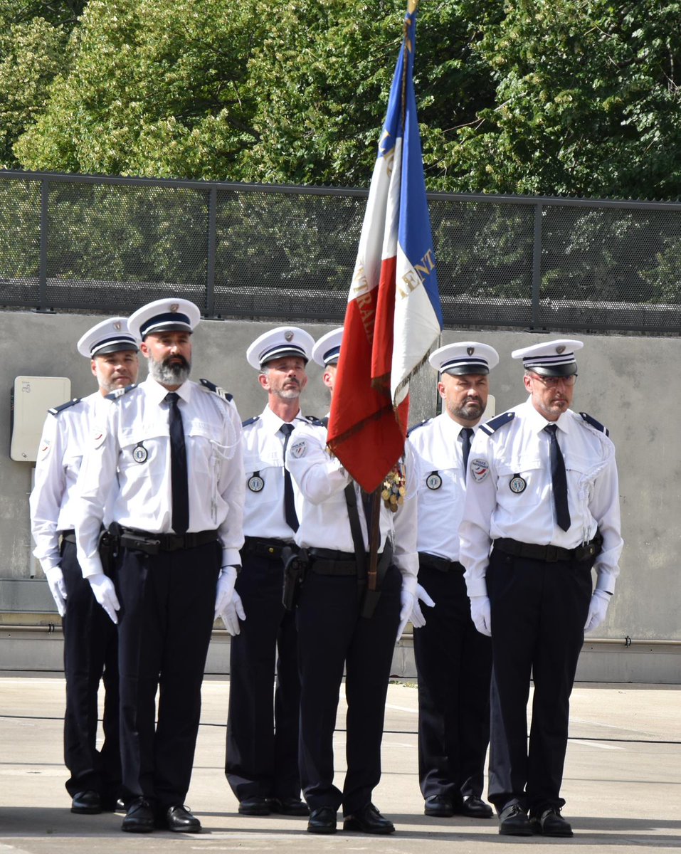🇫🇷 À Bordeaux, Orphéopolis a rendu hommage aux policiers disparus.

Un moment fort d’émotion et de mémoire lors de notre AG 2025, en présence des autorités, forces de l’ordre et partenaires.

🙏 Ne jamais oublier. #orphelins #Police #hommage