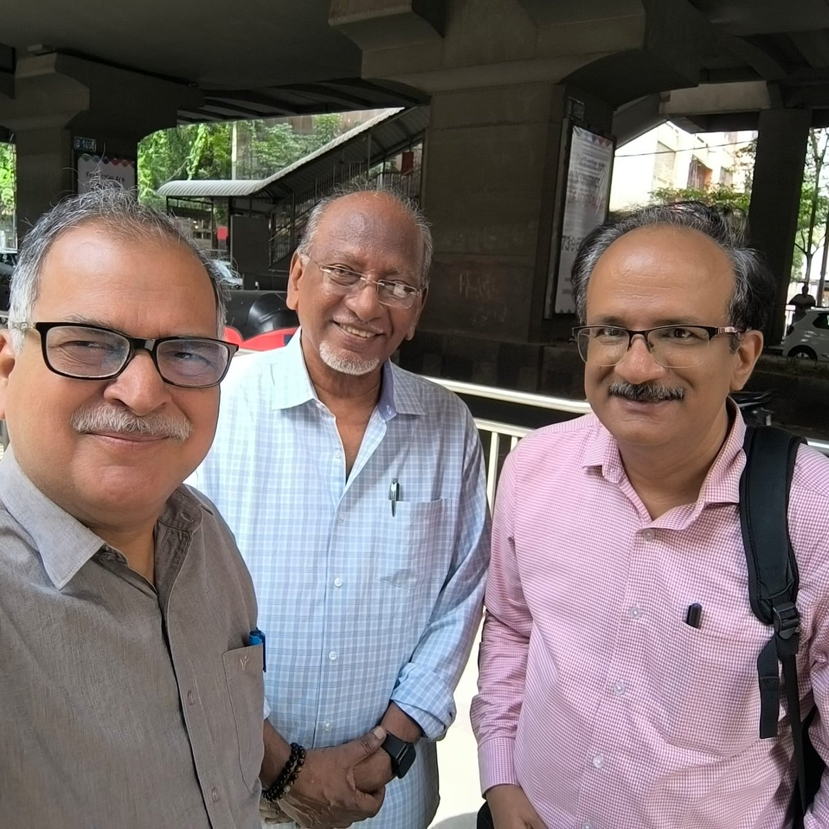 RadioRambabu (@chennurisita) on Twitter photo చాలా రోజుల తర్వాత
మిత్రులు, జర్నలిస్ట్ కూర్మనాథ్ <a href="/Kurmanath/">Dr Kurmanath, Ph.D.</a>
గారిని కలిసే అవకాశం లభించింది..
నాతో పాటు మిసిమి పత్రిక సంపాదకులు అశ్వినీకుమార్ గారు కూడా ఉన్నారు చాలా రోజుల తర్వాత
మిత్రులు, జర్నలిస్ట్ కూర్మనాథ్ <a href="/Kurmanath/">Dr Kurmanath, Ph.D.</a>
గారిని కలిసే అవకాశం లభించింది..
నాతో పాటు మిసిమి పత్రిక సంపాదకులు అశ్వినీకుమార్ గారు కూడా ఉన్నారు