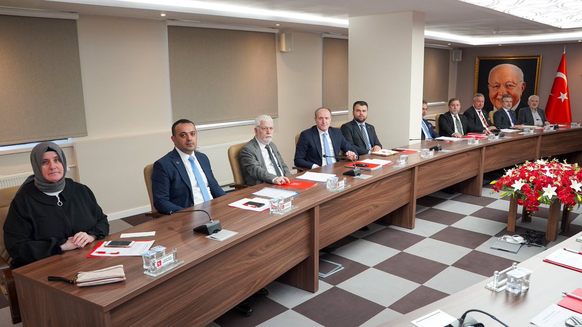 Genel Başkanımız Dr. Fatih Erbakan’ın başkanlığında MYK toplantımız başladı.

Rabbim hayırlı olsun.

#FatihErbakan
#YenidenRefahPartisi
#YenidenRefah
#YenidenErbakan