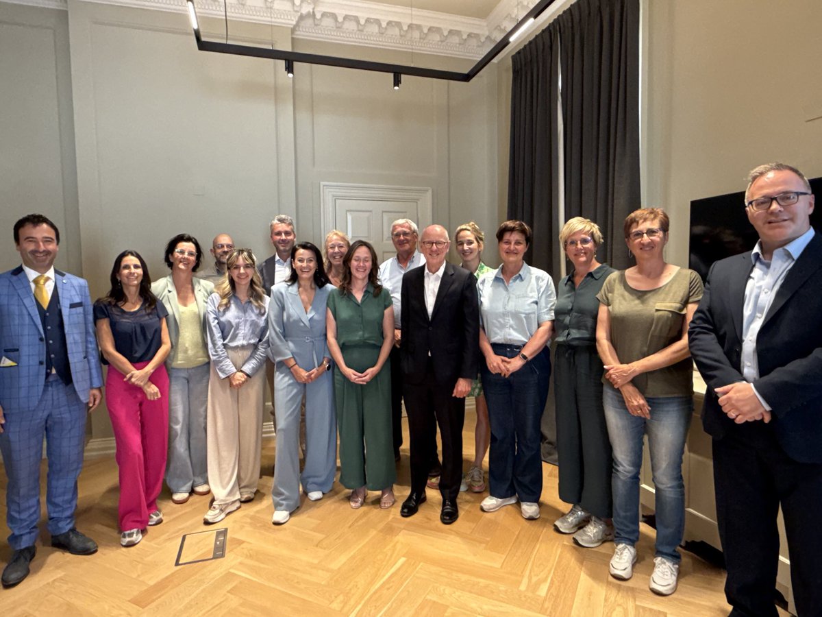 Nick Gibb (@nickgibbuk) on Twitter photo On Monday, met the Education Committee of the Flemish Parliament at Flanders House in London. Here to understand Englandās education reforms. Flanders is introducing a knowledge rich curriculum, designed to halt the decline in Flemish education. ā¦<a href="/MachteldVerbru1/">Machteld Verbruggen</a>ā© On Monday, met the Education Committee of the Flemish Parliament at Flanders House in London. Here to understand Englandās education reforms. Flanders is introducing a knowledge rich curriculum, designed to halt the decline in Flemish education. ā¦<a href="/MachteldVerbru1/">Machteld Verbruggen</a>ā©
