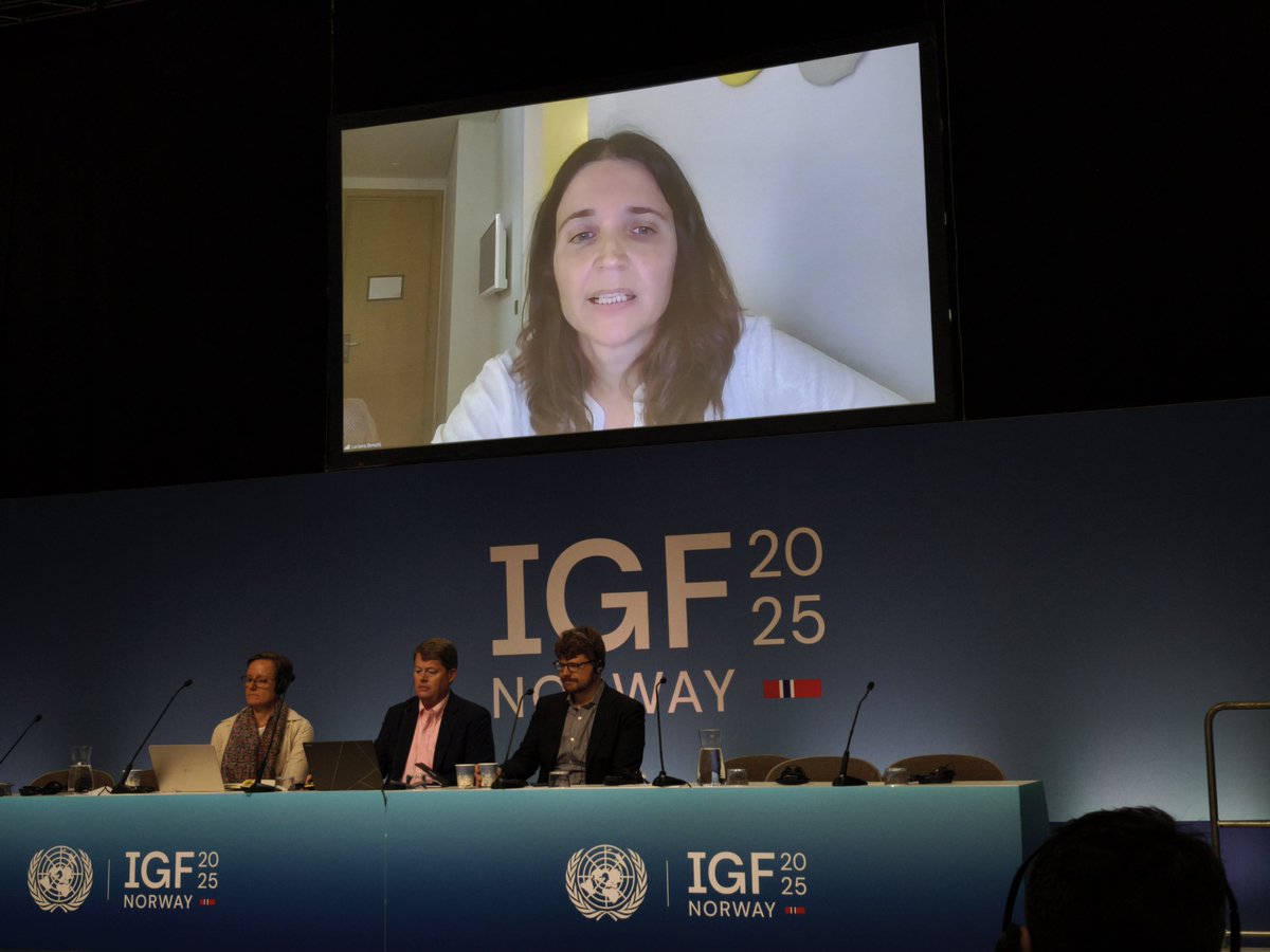 Beatriz Busaniche💚 (@beabusaniche) on Twitter photo <a href="/LucianaBenotti/">Luciana Benotti</a> pregunta a la audiencia, quien gana con la automatización de nuestras tareas? Ahora #IGF2025 <a href="/LucianaBenotti/">Luciana Benotti</a> pregunta a la audiencia, quien gana con la automatización de nuestras tareas? Ahora #IGF2025