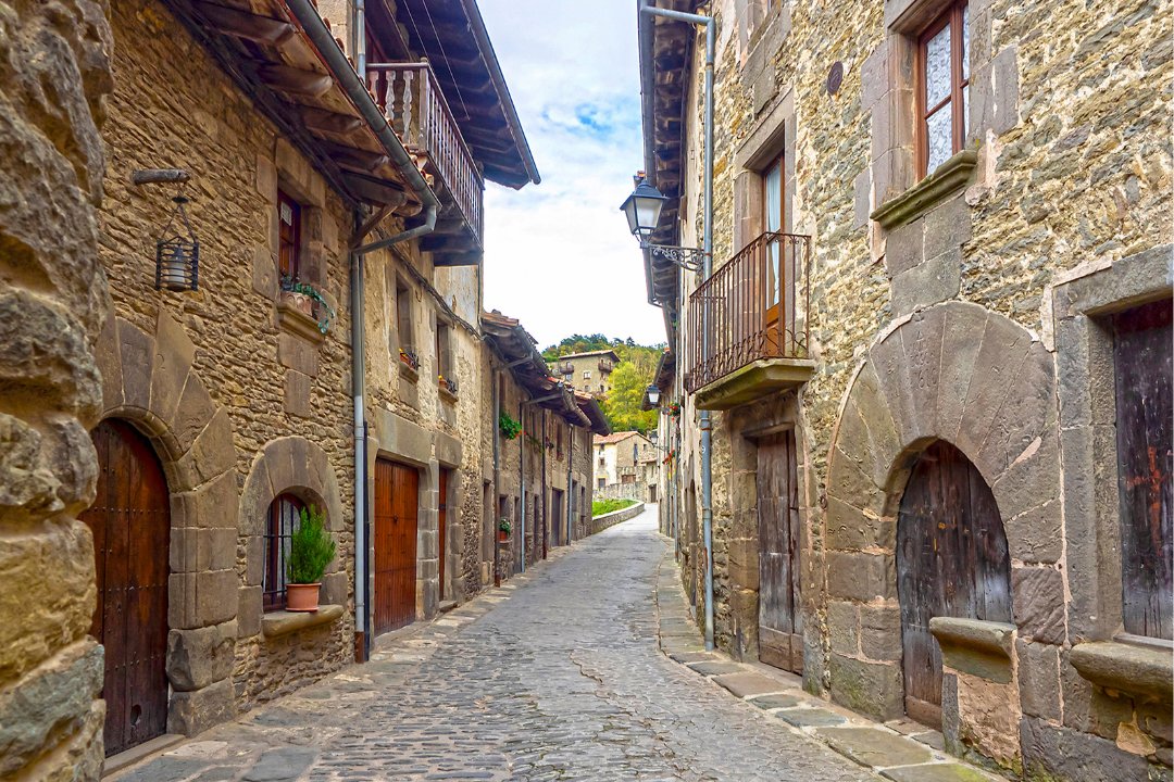 #SubvencionsCCAM2025  

Programa de suport als municipis en l'àmbit del comerç per a l’obertura de nous establiments comercials i de suport a les polítiques comercials globals en els municipis de menys de 10.000 habitants 🏪

📅 03/07  

✍️ Sol·licita: gen.cat/45puX9l
