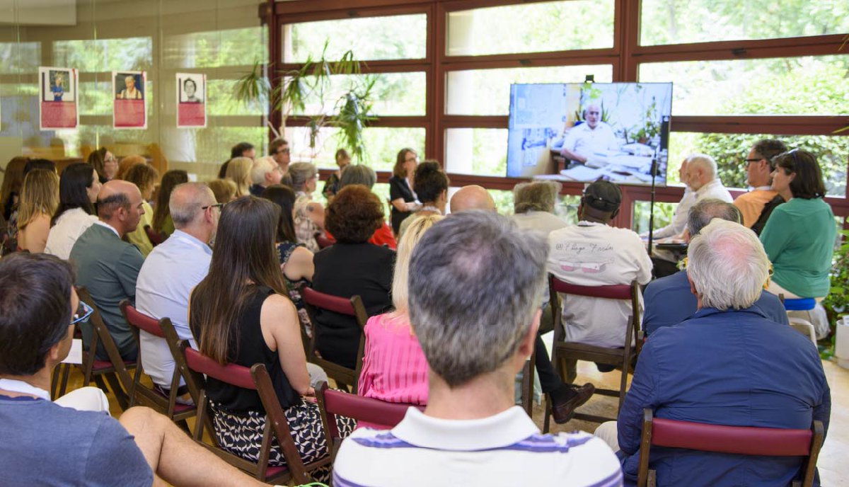 Fundación Luzón (@fundacionluzon) on Twitter photo 🔬 En el #DíaMundialDeLaELA participamos en la jornada ‘La vida de las personas con ELA’ en el CIB Margarita Salas (<a href="/CIB_CSIC/">CIB Margarita Salas (CSIC)</a>) junto a empresas, medios y fundaciones.
Con la Dra. Raquel Barajas, responsable de Investigación de Fundación Luzón, abordamos la urgencia de investigar 🔬 En el #DíaMundialDeLaELA participamos en la jornada ‘La vida de las personas con ELA’ en el CIB Margarita Salas (<a href="/CIB_CSIC/">CIB Margarita Salas (CSIC)</a>) junto a empresas, medios y fundaciones.
Con la Dra. Raquel Barajas, responsable de Investigación de Fundación Luzón, abordamos la urgencia de investigar