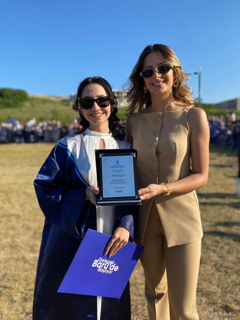 Tasarım Bölümü  Grafik Tasarımı  Programından dereceyle mezun olan öğrencilerimizi tebrik eder başarılarının devamını dileriz.  <a href="/baruedutr/">Bartın Üniversitesi</a> <a href="/bartin_myo/">Bartın Üniversitesi Bartın Meslek Yüksekokulu</a> <a href="/r_arslan02/">Ramazan ARSLAN</a> <a href="/AySevvalAy/">Şevval Ay Güneş</a> <a href="/sahinndursun/">Şahin Dursun</a> <a href="/muratsariart/">murat sari</a> <a href="/msemih_saraoglu/">MustafaSemihSaraoğlu</a>