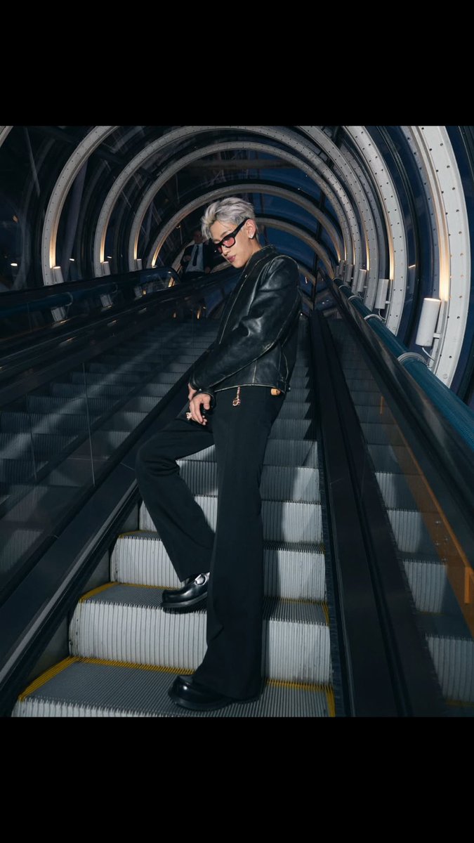 b89613's tweet image. ไม่ว่าจะสูงแค่ไหนก็ไปถึง....😀😀😀😀
#BamBamxLVMenSS26 #SpringSummer26 #LVMenSS26 #BamBam #LouisVuitton