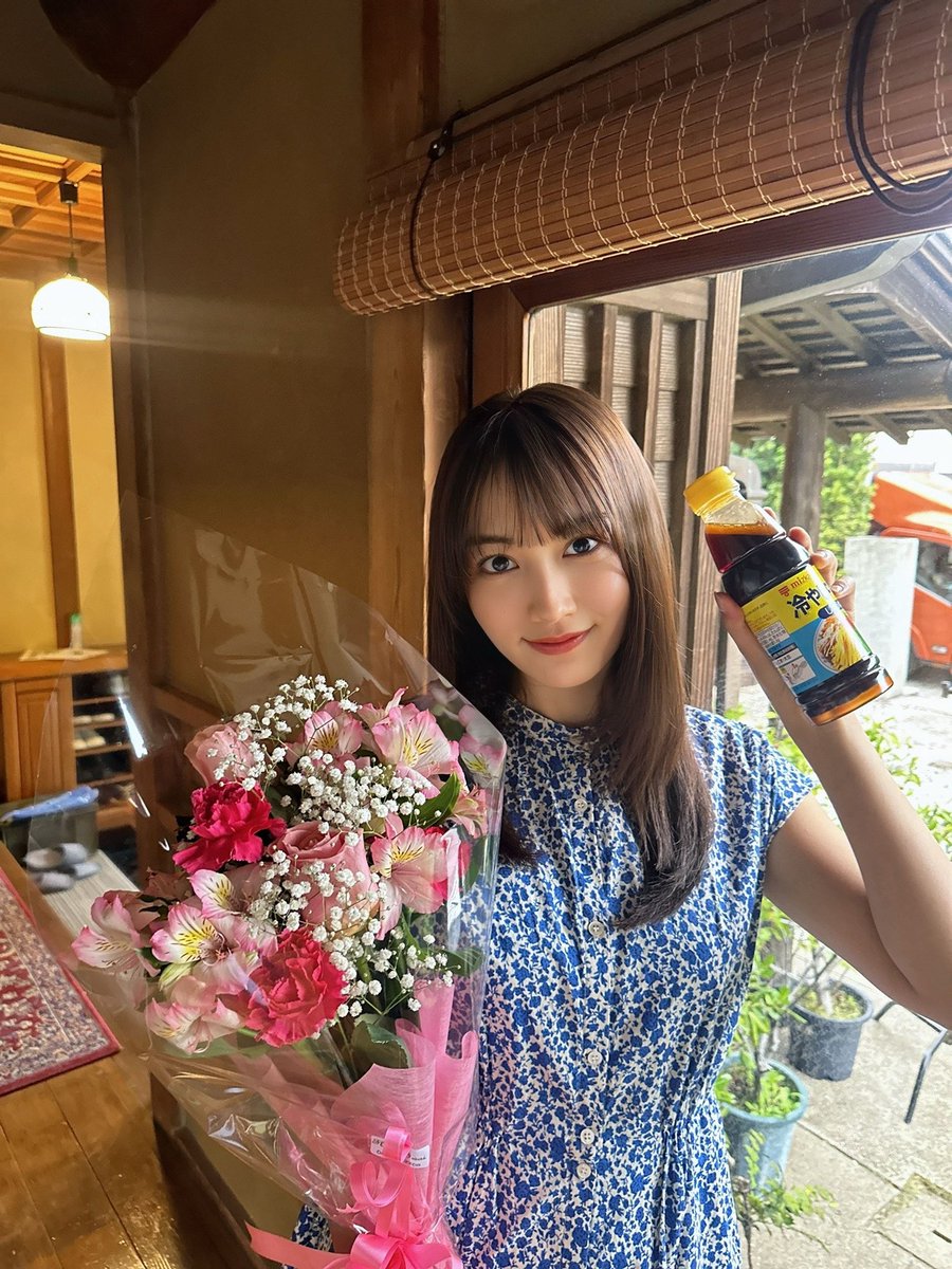HikariKuroki_'s tweet photo. ミツカン 冷やし中華のつゆの
新CM『楽しい夏をたっぷりと。ジェロニモゲーム』に出演させていただいてます!!🌻

冷やし中華って暑い時とか、
唐突に食べたくなるんですよね〜🤭

私はお店に食べに行ったり家で作ったりもするんですけど、冷やし中華のつゆで簡単に美味しく召し上がれるので今年の夏もみんなで冷やし中華のつゆで満喫しちゃいましょう!!🏠✨️

そして、ジェロニモゲームはぜひみんなにやってほしい！！笑
何とも言えない空気感がクセになります🤣💙

是非ご覧ください！

出演：
有野晋哉（よゐこ）さん
鈴木ジェロニモ さん
松本季子 さん

https://t.co/5ObBJzTbnS