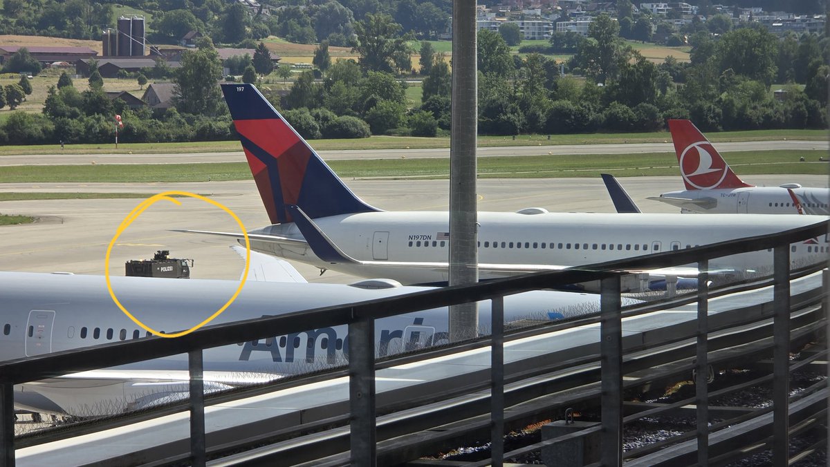 jlightner24's tweet image. U.S.Planes arriving and departing Zurich are getting a police escort.