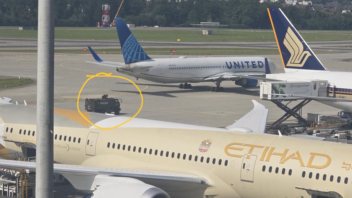 jlightner24's tweet image. U.S.Planes arriving and departing Zurich are getting a police escort.