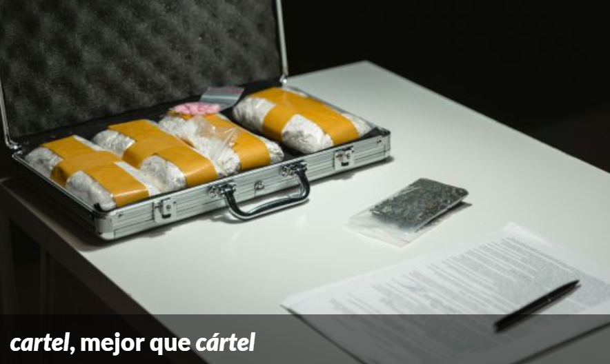 Tanto «cartel» como «cártel» son grafías adecuadas para referirse a un tipo de organización ilegal o a cierto acuerdo entre empresas, pero se recomienda utilizar «cartel». #recoFundéu 
fundeu.es/recomendacion/…