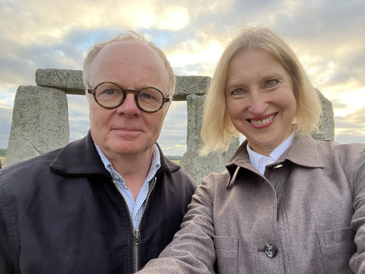 TracyBorman's tweet image. A spine-tingling experience being amongst the stones at dawn, before anyone else was there 🤩🤩🤩 @EH_Stonehenge @LionTelevision @channel5_tv #stonehenge
