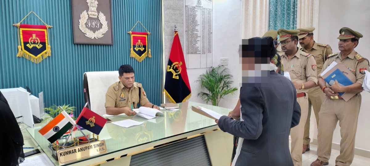 SULTANPUR POLICE (@sultanpurpolice) on Twitter photo рдкреБрд▓рд┐рд╕ рдЕрдзреАрдХреНрд╖рдХ рд╕реБрд▓рддрд╛рдирдкреБрд░ <a href="/ipskunwaranupam/">Kunwar Anupam Singh IPS</a> рджреНрд╡рд╛рд░рд╛ рдкреБрд▓рд┐рд╕ рдХрд╛рд░реНрдпрд╛рд▓рдп рдореЗрдВ рдЬрдирд╕реБрдирд╡рд╛рдИ рдХрд░ рдлрд░рд┐рдпрд╛рджрд┐рдпреЛрдВ рдХреА рд╕рдорд╕реНрдпрд╛рдПрдВ рдЧрдВрднреАрд░рддрд╛ рд╕реЗ рд╕реБрдиреА рдЧрдИрдВред рд╕рднреА рдорд╛рдорд▓реЛрдВ рдХреЗ рддреНрд╡рд░рд┐рдд рд╡ рдирд┐рд╖реНрдкрдХреНрд╖ рдирд┐рд╕реНрддрд╛рд░рдг рд╣реЗрддреБ рд╕рдВрдмрдВрдзрд┐рдд рдЕрдзрд┐рдХрд╛рд░рд┐рдпреЛрдВ рдХреЛ рдирд┐рд░реНрджреЗрд╢рд┐рдд рдХрд┐рдпрд╛ рдЧрдпрд╛ред рдЬрдирд╕реЗрд╡рд╛ рд╣реА рдкреНрд░рд╛рдердорд┐рдХрддрд╛ рд╣реИред #рдЬрдирд╕реБрдирд╡рд╛рдИ #UPPolice рдкреБрд▓рд┐рд╕ рдЕрдзреАрдХреНрд╖рдХ рд╕реБрд▓рддрд╛рдирдкреБрд░ <a href="/ipskunwaranupam/">Kunwar Anupam Singh IPS</a> рджреНрд╡рд╛рд░рд╛ рдкреБрд▓рд┐рд╕ рдХрд╛рд░реНрдпрд╛рд▓рдп рдореЗрдВ рдЬрдирд╕реБрдирд╡рд╛рдИ рдХрд░ рдлрд░рд┐рдпрд╛рджрд┐рдпреЛрдВ рдХреА рд╕рдорд╕реНрдпрд╛рдПрдВ рдЧрдВрднреАрд░рддрд╛ рд╕реЗ рд╕реБрдиреА рдЧрдИрдВред рд╕рднреА рдорд╛рдорд▓реЛрдВ рдХреЗ рддреНрд╡рд░рд┐рдд рд╡ рдирд┐рд╖реНрдкрдХреНрд╖ рдирд┐рд╕реНрддрд╛рд░рдг рд╣реЗрддреБ рд╕рдВрдмрдВрдзрд┐рдд рдЕрдзрд┐рдХрд╛рд░рд┐рдпреЛрдВ рдХреЛ рдирд┐рд░реНрджреЗрд╢рд┐рдд рдХрд┐рдпрд╛ рдЧрдпрд╛ред рдЬрдирд╕реЗрд╡рд╛ рд╣реА рдкреНрд░рд╛рдердорд┐рдХрддрд╛ рд╣реИред #рдЬрдирд╕реБрдирд╡рд╛рдИ #UPPolice