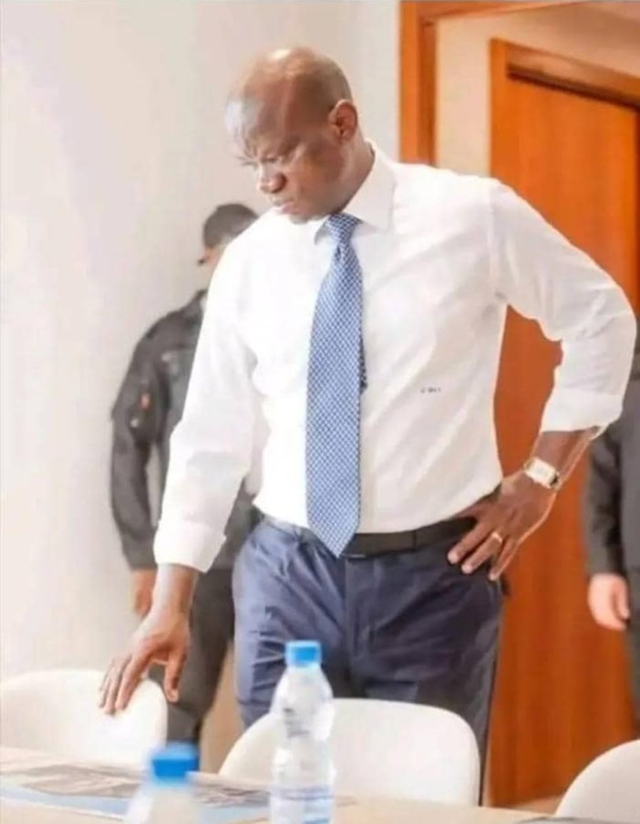 LPJGabonais's tweet image. Il regarde quel quartier s&apos;il vous plaît ? 
#Gabon #RDB #Humour #LPJG