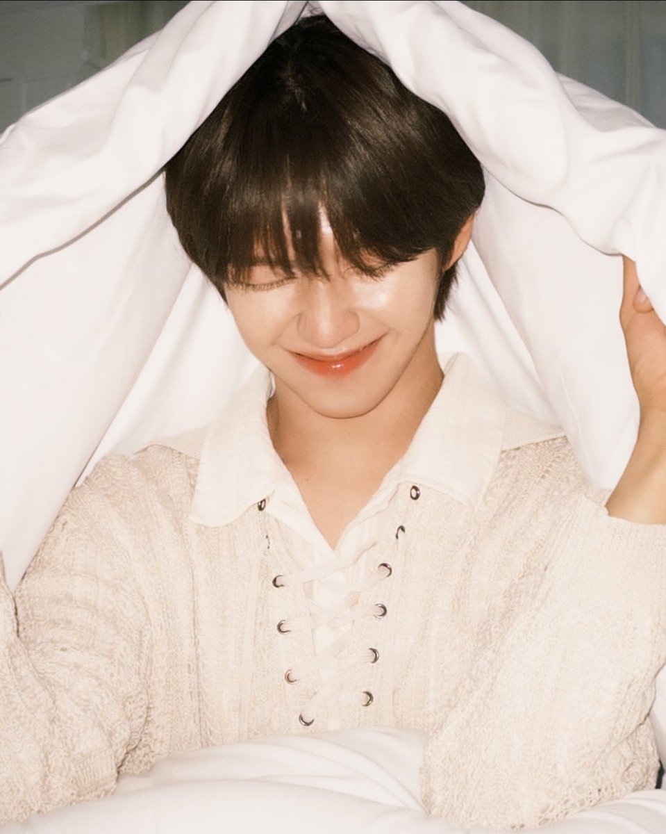 jenabejoyful's tweet photo. mabuhay ang bagong kasal! 👰🏻‍♀️ At dahil dyan pa-GA tayo hahahahaha

AHOF WHO WE ARE Jewel ver (random cover)
☁️ 3 winners
☁️ winners will shoulder local SF

Mechanics:
💛 Follow @AHOF_official 
💛 RT and Like this post
💛 Ends on June 27 (Fri) 11:59pm KST
💛 BAHALA NA KAYO MAGREPLY NG GUSTO NIYO GUYS basta may tags nung dalawa hehe
👇🏻
#AHOF #아홉
#HAN #박한 
#JL #제이엘