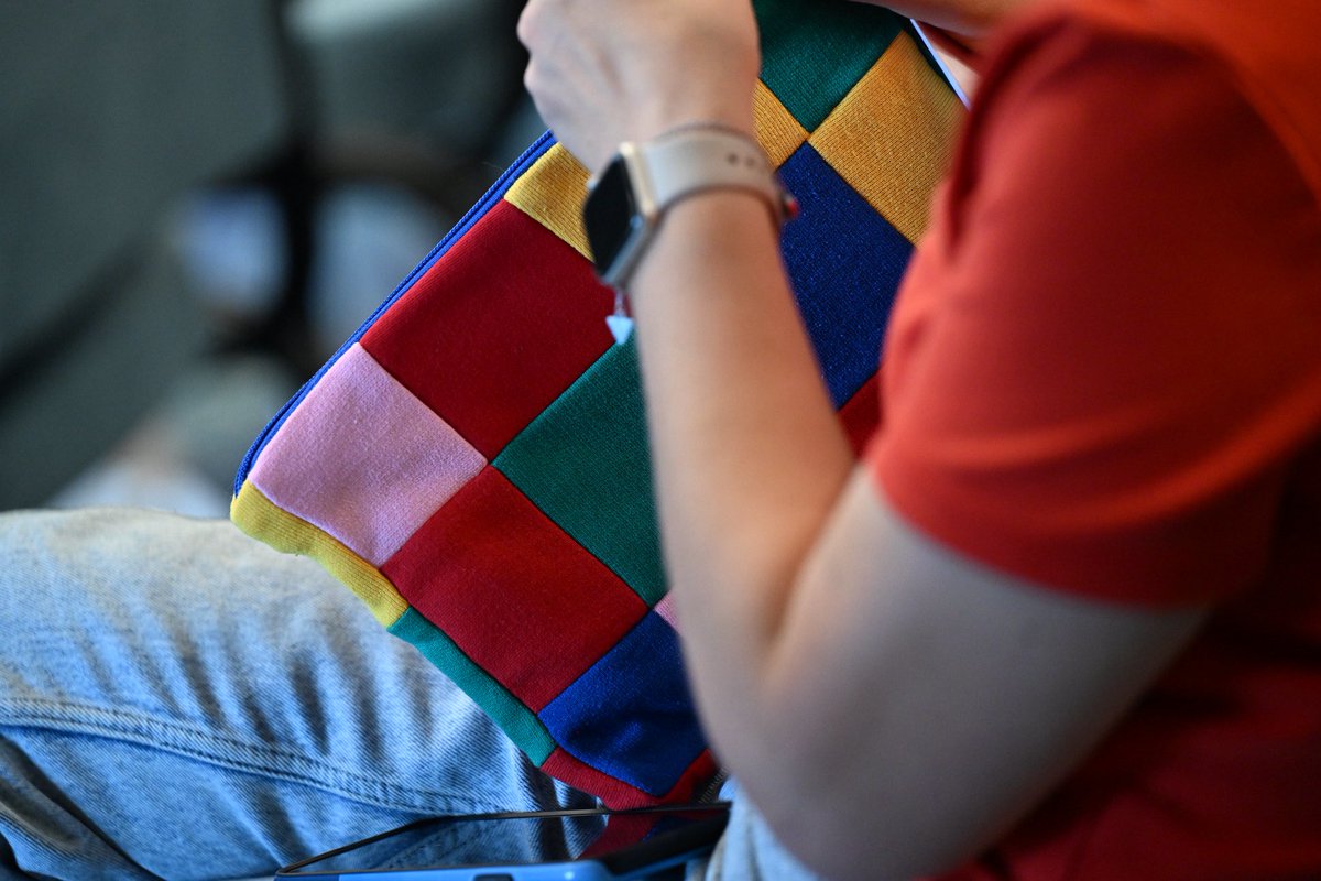 Несесерчиња, како подароци за настан, со еко порака што трае подолго од говорите 💚

•рачна изработка
•направени од текстилен отпад од локални фабрики
•практични и корисни

Организираш настан? 
Пиши ми, може да изработиме нешто што ќе остане, наместо еднократни досадни работи.