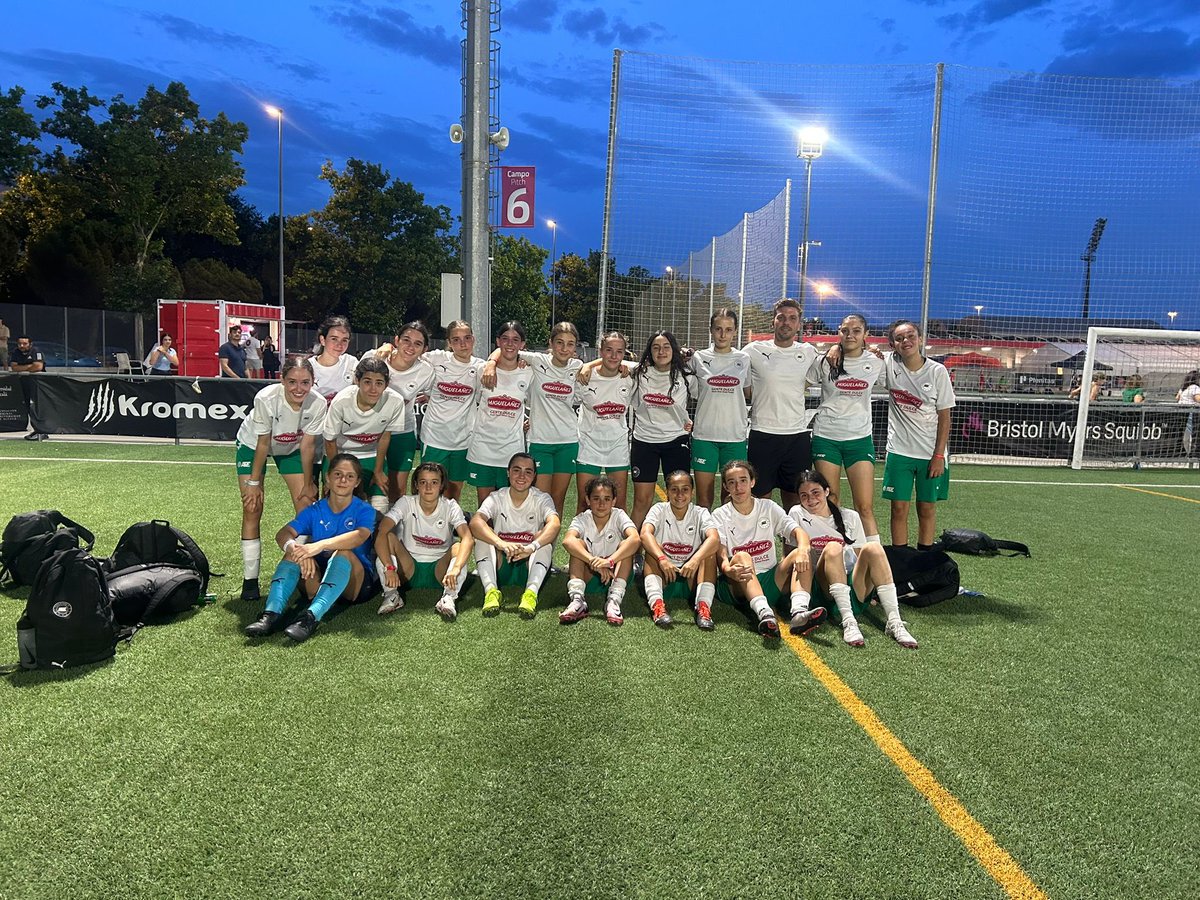 Escuelas de Fútbol AFE (@escuelasafe) on Twitter photo 🤩 La familia del cadete femenino en la <a href="/madcupofficial/">MADCUP FOOTBALL</a>. ¡Enhorabuena por el torneo chicas!
#EscuelasAFE 🤩 La familia del cadete femenino en la <a href="/madcupofficial/">MADCUP FOOTBALL</a>. ¡Enhorabuena por el torneo chicas!
#EscuelasAFE