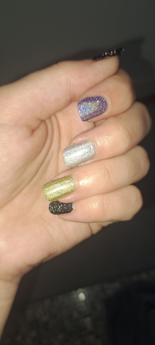 Sunflower_Simsi's tweet photo. My #trans and #nonbinary nails for pride month using @holotaco (ignore my messed up cuticles 😭 been really bad at taking care of them recently) https://t.co/vovcKGyLmS