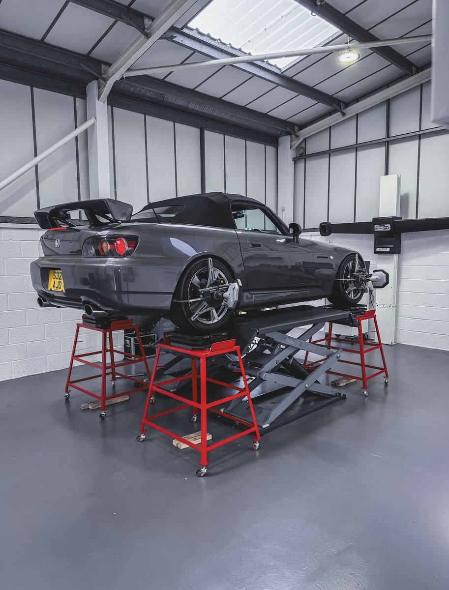 AP1Ash's tweet photo. The S2000 continues to evolve. 4.57FD, spoon rigid collars, and some maintenance. https://t.co/DyJtYpdJYP