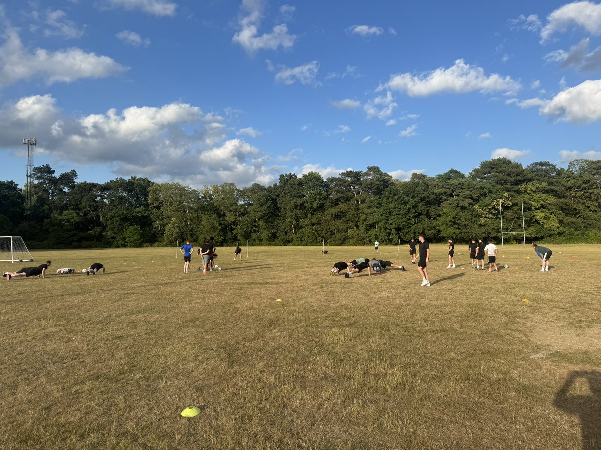 Benwhall1's tweet photo. Another successful pre season training session last night! 25+ players again @berkscountyfc 

Still open to look at players, so message for details to myself or @money_dan @fiberkshire https://t.co/BV3ZtPREuy
