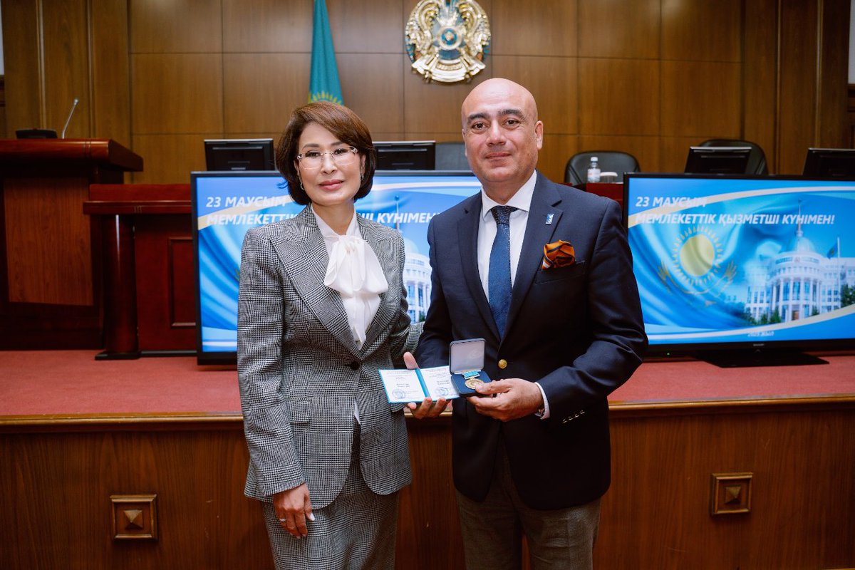 UNDP Kazakhstan ๐ฐ๐ฟ (@undpkaz) on Twitter photo ๐ On #CivilServantDay, Minister of Healthcare Akmaral Alnazarova presented the โFor Contribution to Healthcareโ badge to UNDP Kazakhstanโs Res Rep <a href="/KasiaWawiernia/">Kasia Wawiernia</a> โ accepted on her behalf by Deputy Res Rep <a href="/SKhojimatov/">Sukhrob Khojimatov</a>, recognizing <a href="/UNDP/">UN Development</a> impact on public health. ๐ ๐ On #CivilServantDay, Minister of Healthcare Akmaral Alnazarova presented the โFor Contribution to Healthcareโ badge to UNDP Kazakhstanโs Res Rep <a href="/KasiaWawiernia/">Kasia Wawiernia</a> โ accepted on her behalf by Deputy Res Rep <a href="/SKhojimatov/">Sukhrob Khojimatov</a>, recognizing <a href="/UNDP/">UN Development</a> impact on public health. ๐