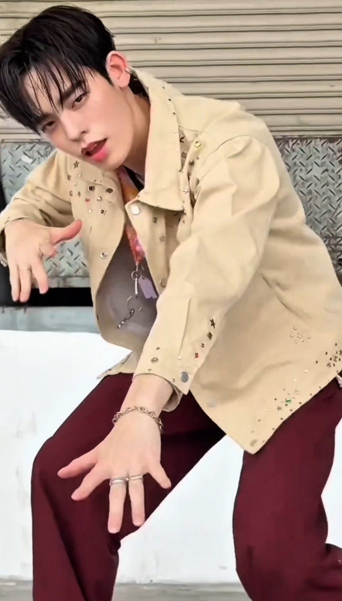 imyginkgo's tweet image. ถึงวันนี้จะไม่ใช่วันพ่อ ก็อย่าลืมไหว้พ่อกันนะคะ
come see my daddy di wa ㅜㅜ 🚶🏻♀️🧎🏻♀️❤️🔥
#POR_DEXX
#CLANGCLANGChallenge