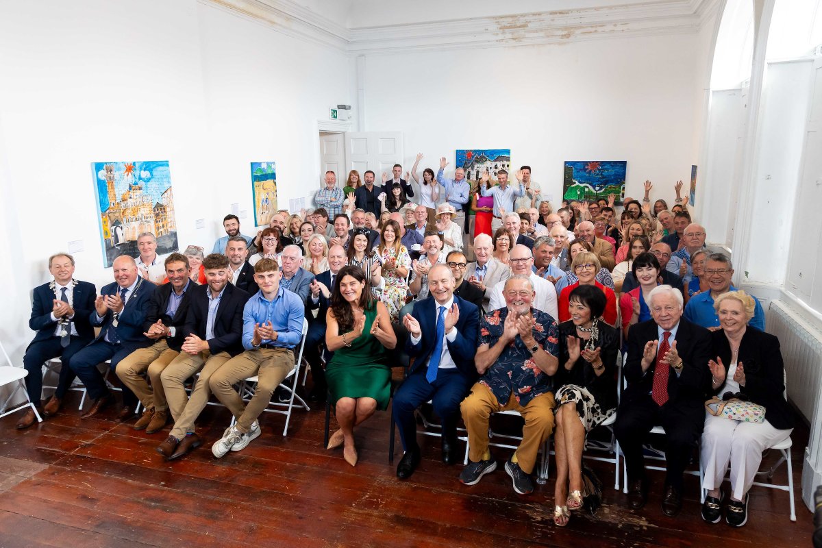 Cobh&Harbour Chamber (@cobhharcham) on Twitter photo An Taoiseach Micheál Martin officially launched a stunning new short film by <a href="/JVMurphyandSons/">Johanna Murphy & Sons Estate Agents</a> titled "Cobh - Discover the Secret".
📽️ Watch the short film here - youtube.com/watch?v=s7KCqK…
#discoverCobh #LoveCobh An Taoiseach Micheál Martin officially launched a stunning new short film by <a href="/JVMurphyandSons/">Johanna Murphy & Sons Estate Agents</a> titled "Cobh - Discover the Secret".
📽️ Watch the short film here - youtube.com/watch?v=s7KCqK…
#discoverCobh #LoveCobh