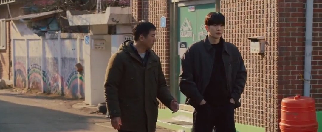 ddazzledw's tweet photo. Junghyun udah bener mau interogasi tapi disangkal sama temennya. Nonton ep 7 lebih gedeg sama polisinya, temen2nya Junghyun ini gak mau dengerin dia

#HunterWithAScalpelEp7 https://t.co/5ruliutk5l