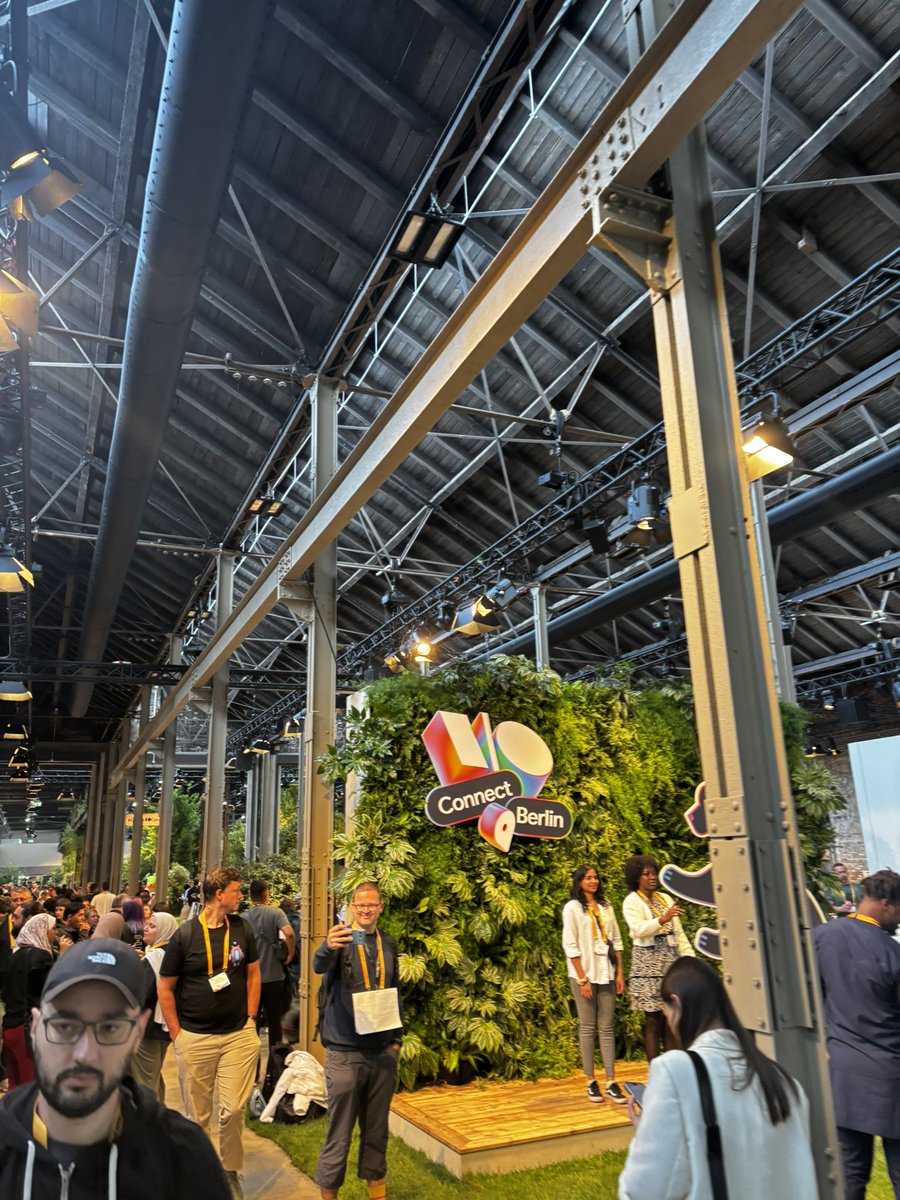 jesusescribanos's tweet photo. Let’s take a look to the new features and products of Google
#GDGSummit
#GooglelOConnect
#BuildwithGemini https://t.co/eXuSPNhDrE