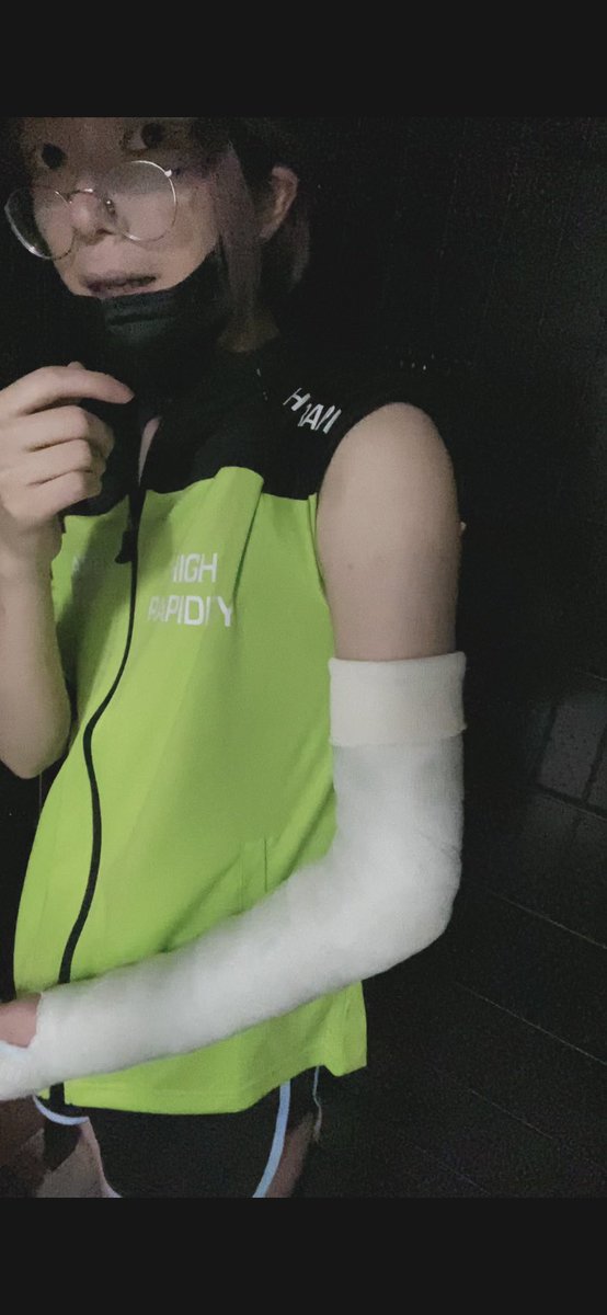 暗い暗い
#armcast #brokenarm #lac #armsling #骨折 #ギプス