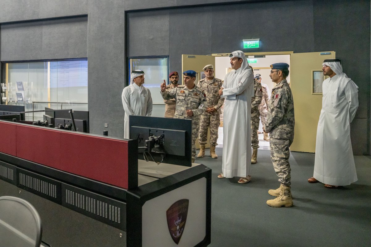 AmiriDiwan's tweet photo. سمو الأمير المفدى يزور قيادة العمليات المشتركة (القاطع الشمالي) التابع للقوات المسلحة الأميرية القطرية، بمنطقة المزروعة. https://t.co/aUZAJ82zs8 https://t.co/iNieL7e5N3