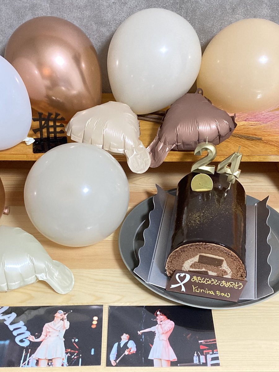 miharuzaka's tweet photo. 毎年日付変わってすぐのTLで前日準備してればよかったって思ってるのに今年も遅くなっちゃったけど祝わせてください🎂🐈‍⬛💕

初めてのフェス
1stソロライブ &amp;more…
あなたのパフォーマンスに浸れることが嬉しいです👑

#平手友梨奈 ちゃん
#平手友梨奈誕生祭
#平手友梨奈誕生祭2025
#誕生日おめでとう https://t.co/NZbzAoIDdQ