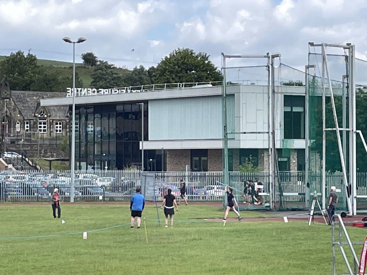 CastleHall_PE's tweet image. On Tuesday 10th June we took 13 Year 9 students to the Kirklees Athletics Championships, we had a handful of 4th and 5th place results. But the biggest shout out goes to Estee for finish 3rd in High Jump with a score of 1.2m! Well done🥉🏃‍♂️#developingcharacter #raisingaspirations