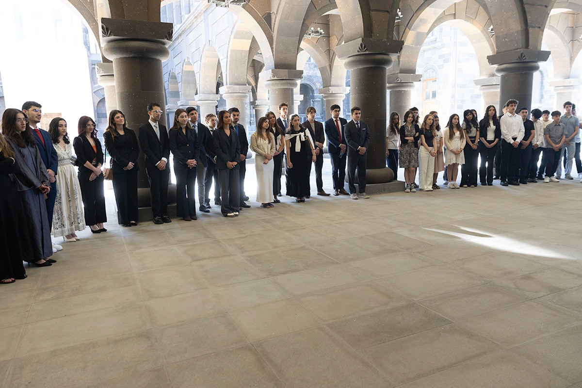 HolyEtchmiadzin's tweet photo. On June 25, His Holiness Karekin II received 64 diasporan #youth at the Mother See of #HolyEtchmiadzin—participants of AGBU Global Leadership &amp; Discover #Armenia programs—strengthening their bond with the homeland and its spiritual-cultural heritage #AGBU
https://t.co/OtHEKwMmj4 https://t.co/G2VbraLuEv