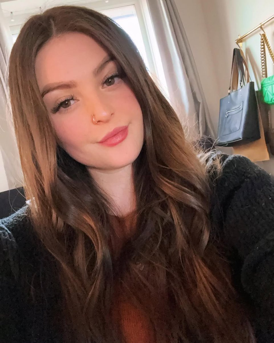 Wie- Gib zu, dass du hilflos und schwach bist🧎🧎

Kommentar - Wiederholen Sie Ihre Hingabe an mich, sinken Sie tiefer in mein Web 🕸️🕸️

Alle 3- Ich schicke dir eine DM mit deiner nächsten demütigenden Aufgabe 🫵🫵