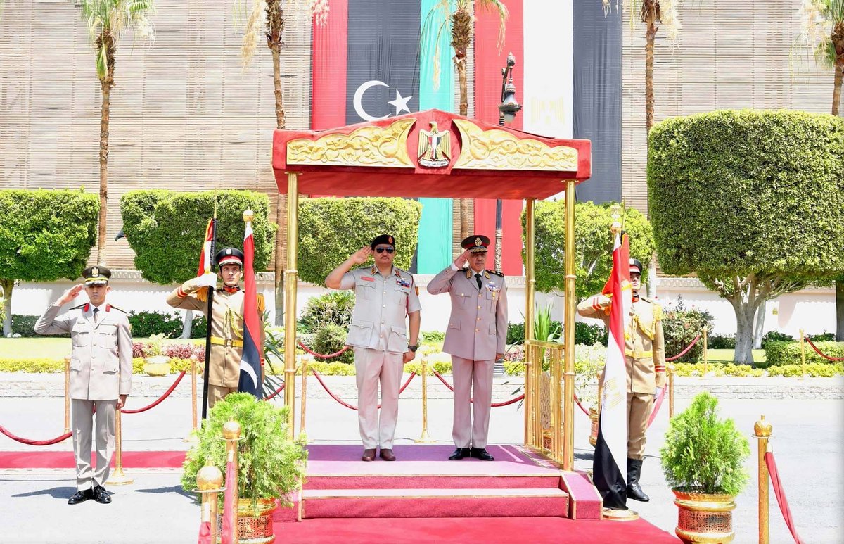 TheLibyaUpdate's tweet image. Libyan Ground Forces Chief of Staff, Gen. #Saddam Khalifa, met Egyptian Armed Forces Chief of Staff, Gen. Ahmed Khalifa, in Cairo to discuss joint security, border control, illegal migration, and military cooperation.
The #Libya Update