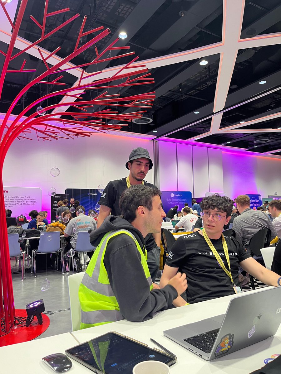 xontechnology's tweet photo. GTÜ Blockchain Topluluğu, ETHGlobal Prague 2025’te geliştirdikleri ChronoTrade ve Vaultify projeleriyle ödül kazanarak Türkiye’yi uluslararası arenada gururla temsil ettiler!

XON olarak bu başarıya sponsor olarak destek verdiğimiz için gurur duyuyoruz.🇹🇷#ETHGlobal #GTÜ #Web3 https://t.co/k1741zmurm