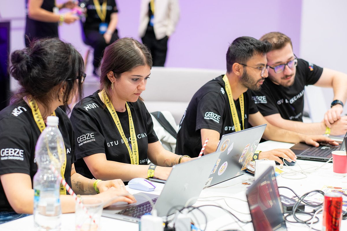 xontechnology's tweet photo. GTÜ Blockchain Topluluğu, ETHGlobal Prague 2025’te geliştirdikleri ChronoTrade ve Vaultify projeleriyle ödül kazanarak Türkiye’yi uluslararası arenada gururla temsil ettiler!

XON olarak bu başarıya sponsor olarak destek verdiğimiz için gurur duyuyoruz.🇹🇷#ETHGlobal #GTÜ #Web3 https://t.co/k1741zmurm