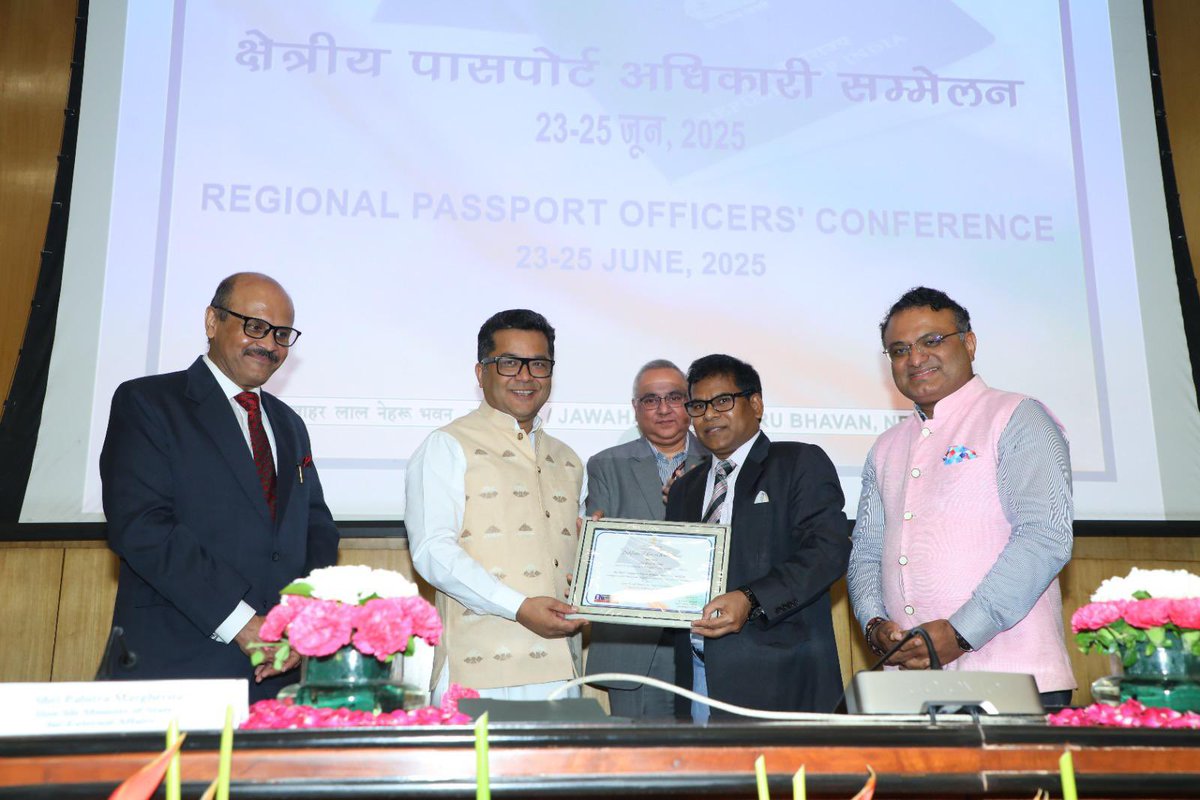 Randhir Jaiswal (@meaindia) on Twitter photo A 3-day Regional Passport Officers' Conference and the celebration of 13th Passport Seva Divas was held in New Delhi from June 23-25, 2025.
In his message, EAM <a href="/DrSJaishankar/">Dr. S. Jaishankar</a> congratulated all partners of the Passport Seva Programme for their dedication in rendering passports A 3-day Regional Passport Officers' Conference and the celebration of 13th Passport Seva Divas was held in New Delhi from June 23-25, 2025.
In his message, EAM <a href="/DrSJaishankar/">Dr. S. Jaishankar</a> congratulated all partners of the Passport Seva Programme for their dedication in rendering passports