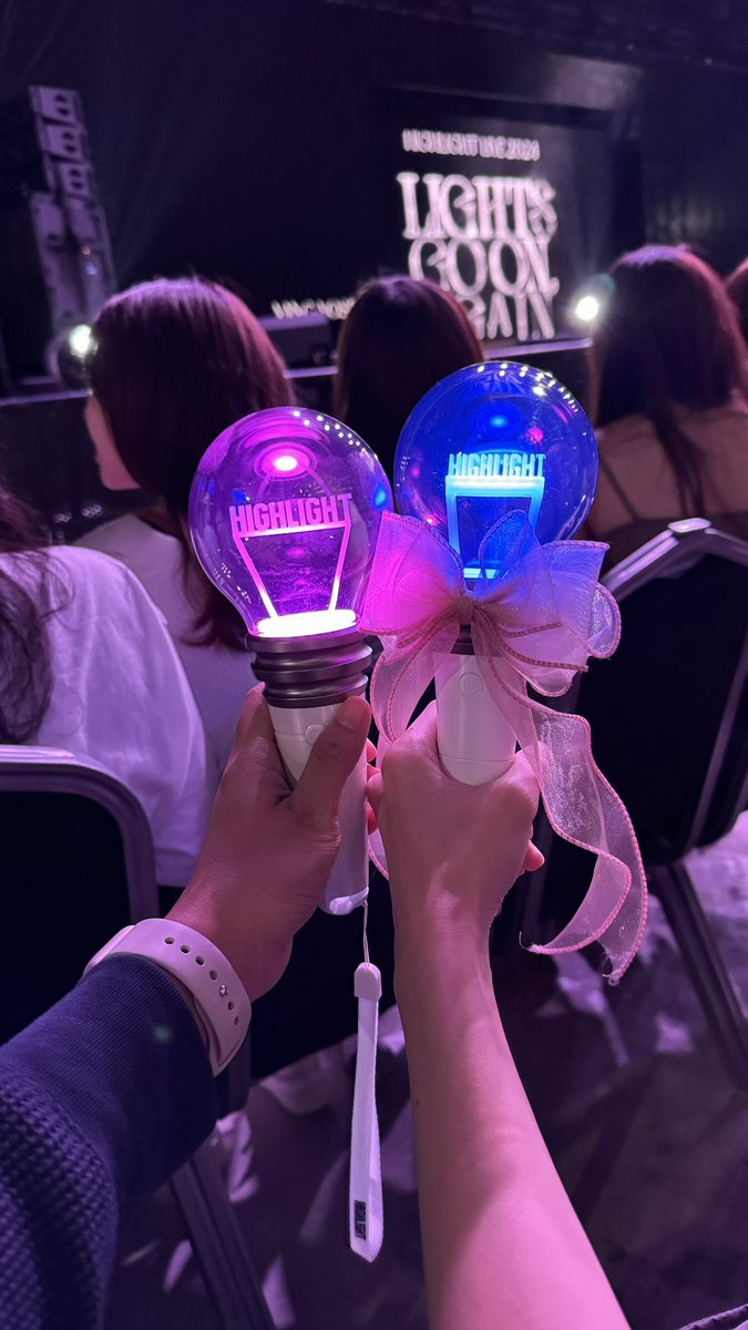 fawwji's tweet photo. [HELP RT] HIGHLIGHT LIGHTSTICK RENTAL SERVICE 🇲🇾

Hallabong V1 💡 
RM60/day

Kindly read the tnc and dm me for any inquiries <3

Help me rt thank you 🥰 @PasarB2stHl @pasar2ndgen #PasarHighlight #PasarBeastHighlight #HighlightinKL

🏷️ lightstick highlight wtr lfr https://t.co/kohTDCkhAT
