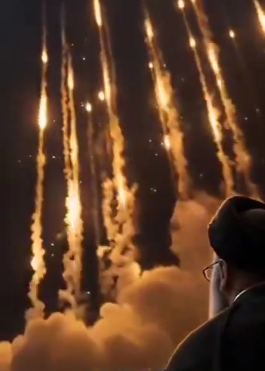 يقول العارفون: 
إنّ كلّ ما رآه هدهدُك في الأرض المقدّسة طالته صواريخ سليمان من أرض خراسان.. 
وآصف ينتظر الأمر "من يأتيني" ليستجيب قبل أن يرتدّ طرف التاريخ عن ميقات وعدك..