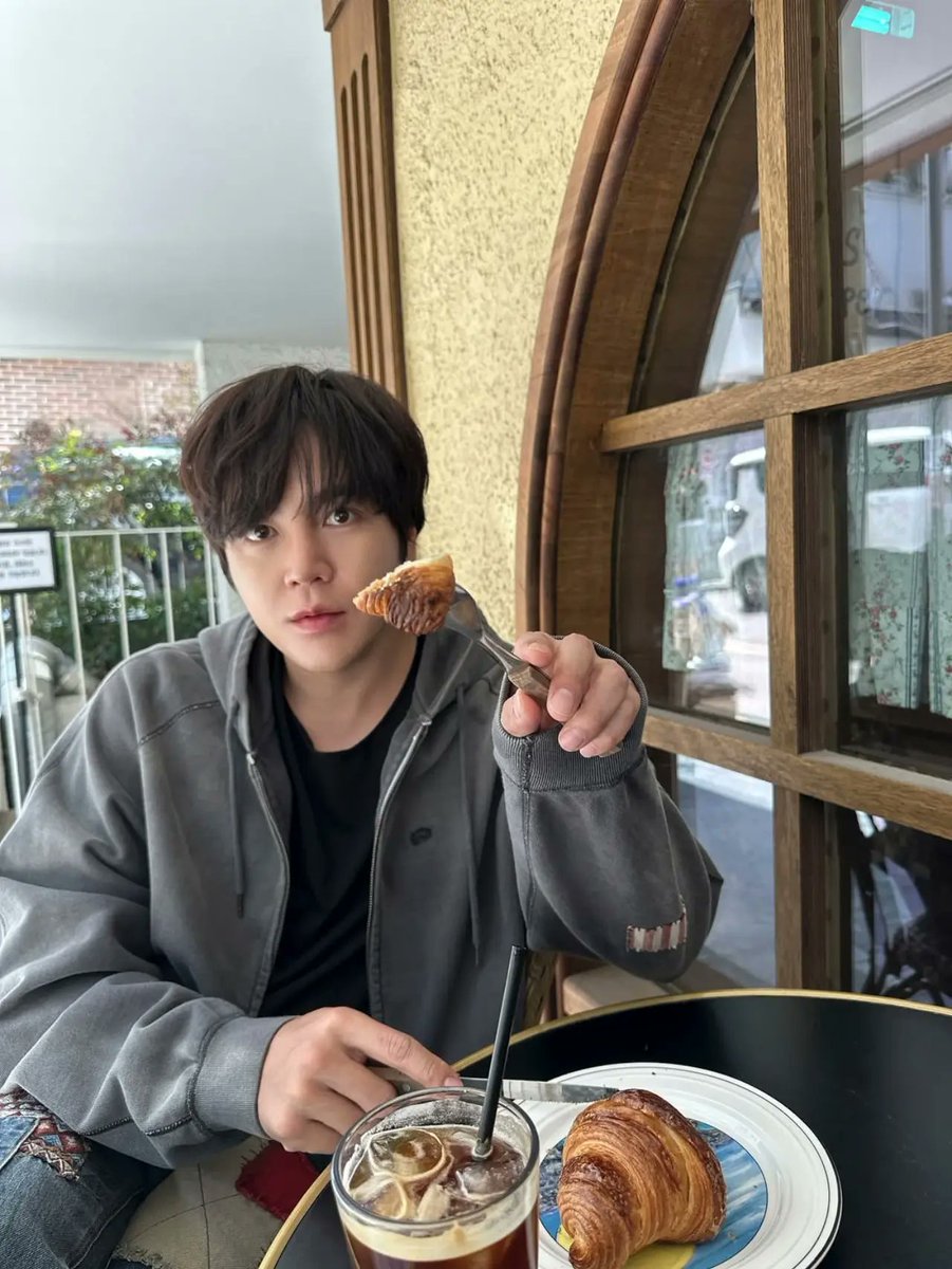 チャン・グンソク、座ってるだけでグラビア…さわやかな日常 #チャン