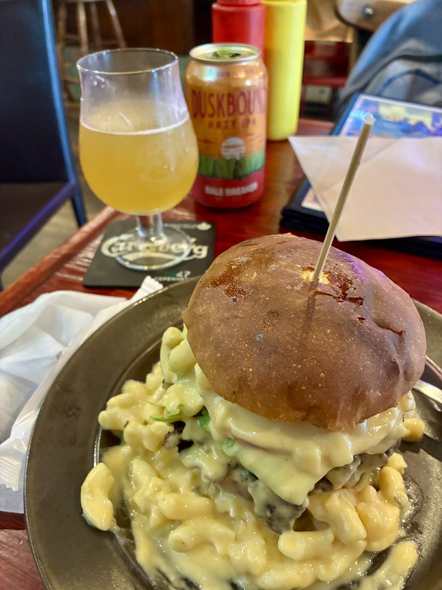 pawishman's tweet image. #FlashBackCafe #MacCheese #Burger and #Craftbeer for dinner…#Yokohama Soooo #good!